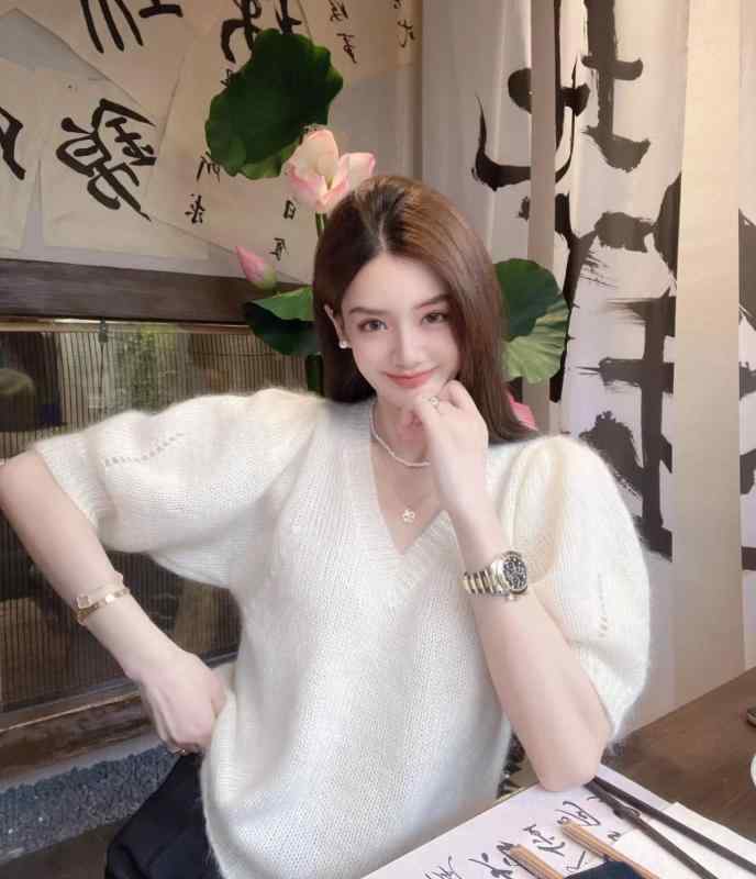 V-Neck - パフスリーブ ニット vネック セーター レディース 秋冬 トップス おしゃれ ゆったり ぽわん 袖 ふんわり 半袖 プルオーバー 無地 白