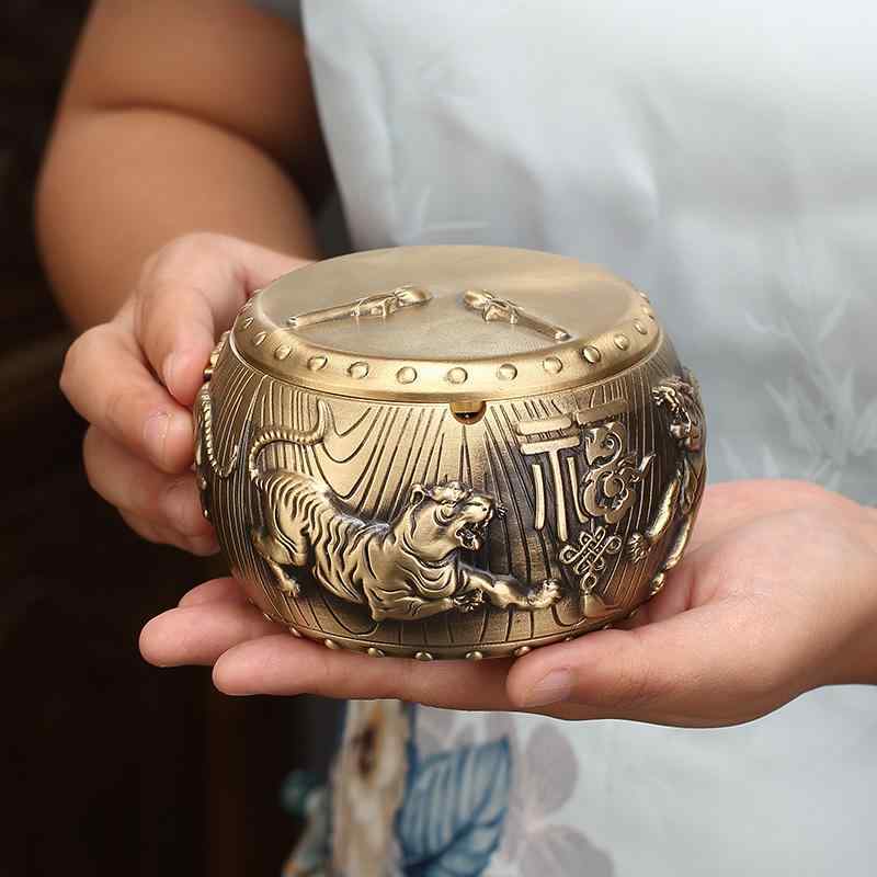灰皿 おしゃれ ド型 真鍮 カバー 蓋 付き 家庭用 寝室 リビング 書斎 屋内 卓上 オフィス 装飾品 タバコ シガレット ホルダー 虎 福