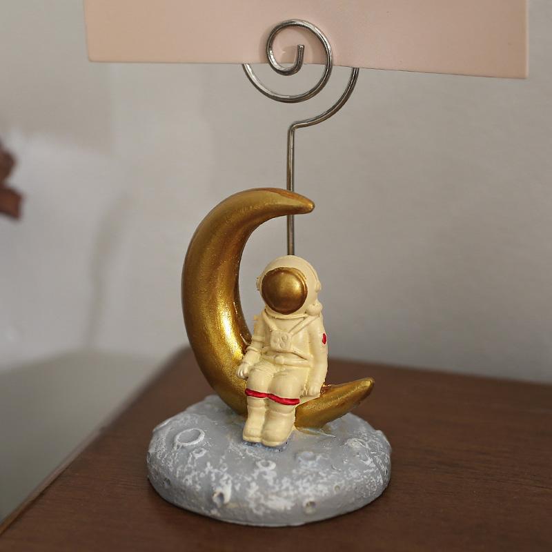 メモ スタンド クリップ ホルダー 卓上 文房具 雑貨 カード 名刺 インテリア 宇宙飛行士 ディスプレイ デスクトップ 垂直 ワイヤー おしゃれ メッセージ