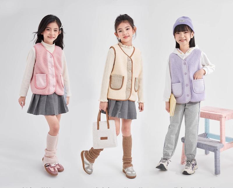 ベスト キッズ 女の子 フリース 秋冬 中学生 ベビー ジャケット シングルブレスト シンプル チェック ポケット ボタン Vネック 柔らかい 快適 通学 登園 防寒 襟なし ピンク 紫 ライトベージュ