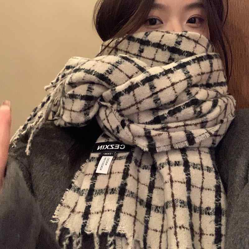 マフラー かわいい レディース 女性 韓国 冬 厚手 暖かい 防寒 保温 カジュアル 普段使い 通勤 ポリエステル 繊維 ギフト 袋 セット レトロ 緑 アイボリー チェック 柄 フリンジ