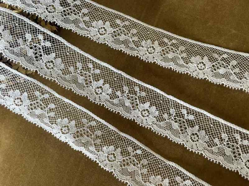 レース 手芸 刺繍 ハンドメイド 服 裁縫 ソーイング リメイク おしゃれ 手作り 人形 装飾 洋裁 材料 トーションレース # 829 幅2.8cm 花 白