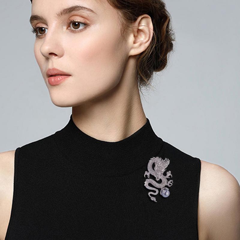 ブローチ バッチ シルバードラゴン 龍 干支 小さい スーツ アクセサリー ピン おしゃれ シンプル ジャ..