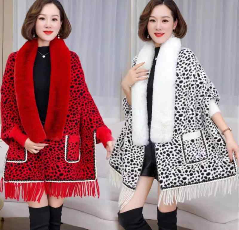 レディース アウター マント ケープ ポンチョ コート ショール 暖かい ファー 秋冬 大判 おしゃれ 防寒 襟 起毛 厚手 フリンジ 黒 白 赤