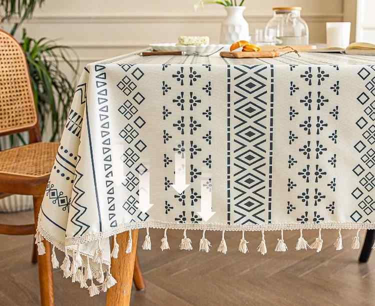テーブルクロス 長方形 汚れ防止 耐油 防水 机カバー エスニック キッチン ダイニング 洗濯不要 お手入れ簡単 おしゃれ 軽量 幾何学模様 タッセル
