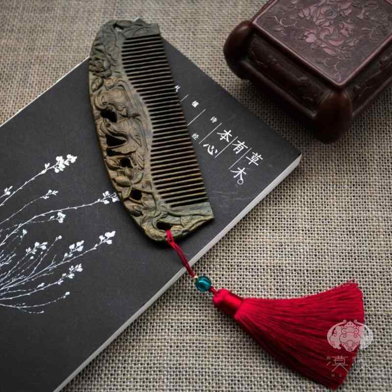 櫛 コーム 女性 レディース 誕生日 プレゼント 母の日 木 ギフト ストラップ タッセル 彫刻 アンティー..