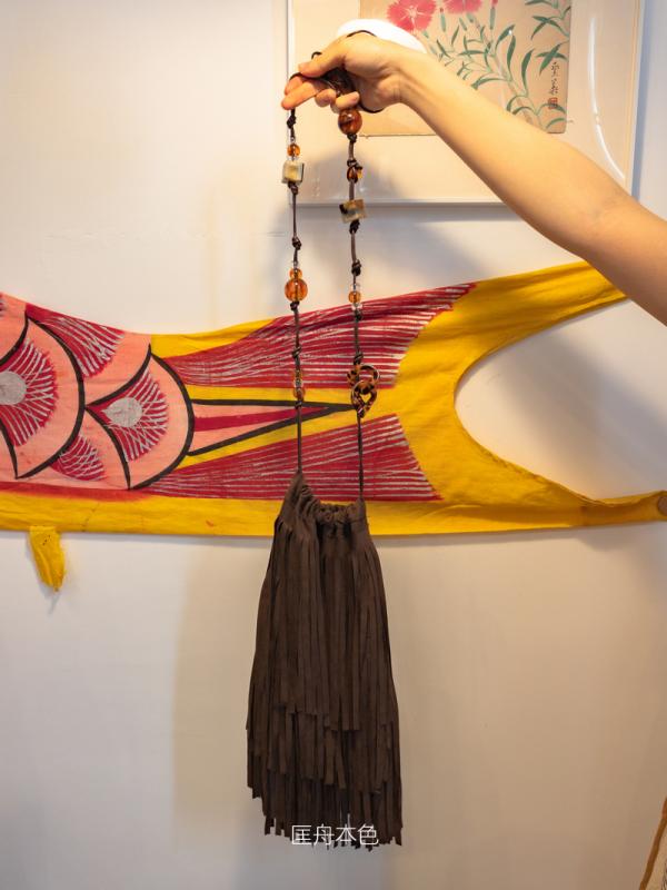 ショルダー バッグ レディース 小さめ カジュアル おしゃれ 韓国 フリンジ ボヘミアン エスニック ビーズ お出かけ 斜め掛け 肩がけ 柔らかい 使いやすい 茶