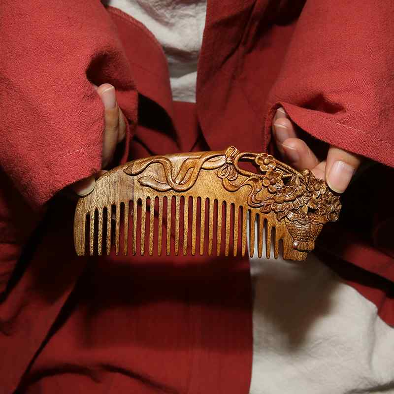 櫛 木製 くし コーム ヘアケア 母の日 プレゼント 女性 おしゃれ 花 彫刻 頭皮 マッサージ ブラッシング 持ち運び さらさら ツヤ