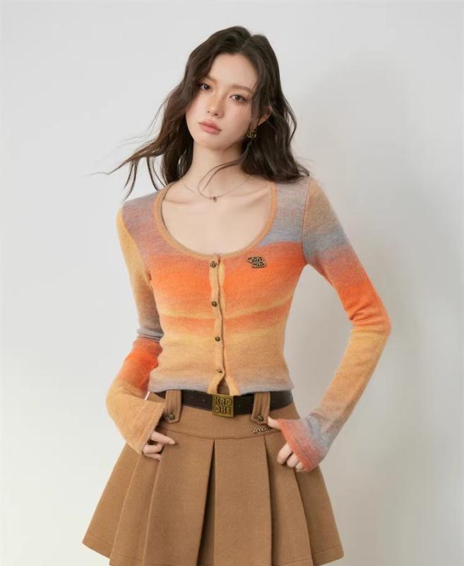 カーディガン レディース ニット 長袖 トップス Uネック 襟ぐり広め 鎖骨見せ ボタン スリム フィット 薄手 ショート丈 ウール レトロ おしゃれ カジュアル グラデーション