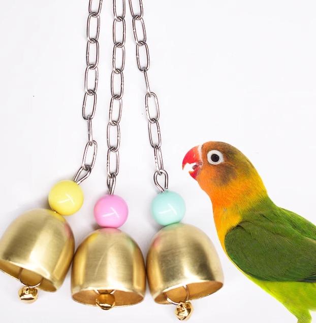 鳥 遊び 道具 おもちゃオウム ベル 鈴 音が鳴る かわいい 装飾 ケージ カゴ 巣 ピンク 青 黄色 癒され..