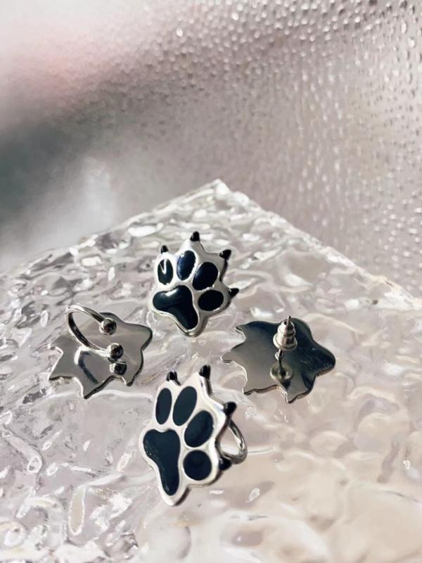 ピアス イヤーカフ レディース アクセサリー スタッド 合金 メッキ かわいい パンク サブカルチャー 動物 犬 肉球 黒 プレゼント 誕生日