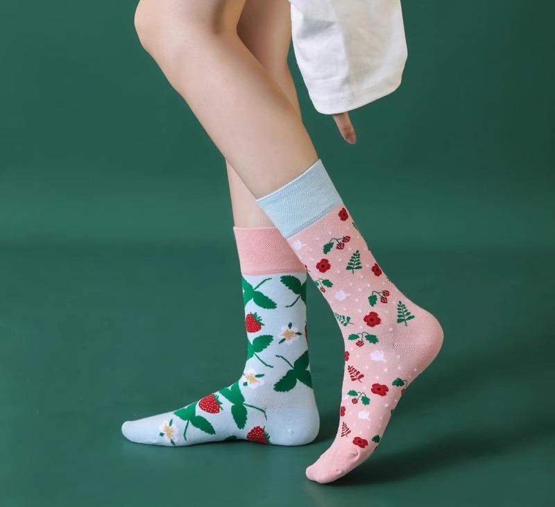 おもしろ 靴下 レディース メンズ アシンメトリー コットン ストリート カーフソックス おしゃれ カジュアル 柄 カラフル いちご コーン キリン