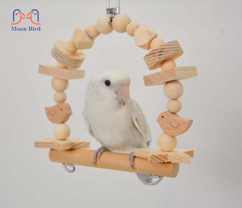 鳥用品 おもちゃ ペット 遊び 噛む 玩具 運動不足 ストレス解消 オウム インコ かわいい 丸太 ブランコ スイング 吊り下げ 木製 かご ケージ 飾り