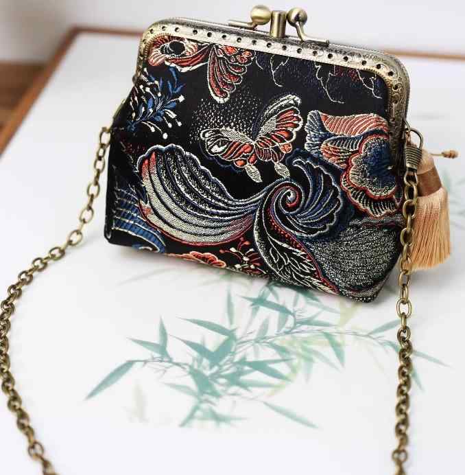 小銭入れ がま口 レディース コインケース ウォレット ミニ 財布 仕切り 民族風 エスニック チャイナ 和柄 蝶々 タッセル 口金 チェーン ショルダー 小物 カード 化粧 ポーチ 収納 持ち運び お出かけ ショッピング 普段使い レトロ 可愛い