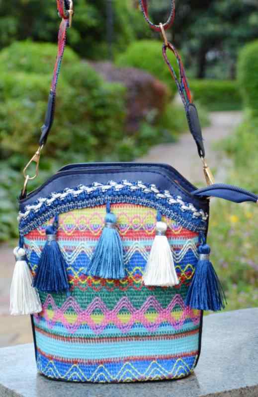 ショルダーバッグ レディース ミニ 財布 ウォレット 小銭 小物 化粧 カード スマホ 収納 紫 青 オレンジ 柄あり 刺繍 タッセル ファスナー マチ付き お出かけ ショッピング 旅行 レトロ 可愛い