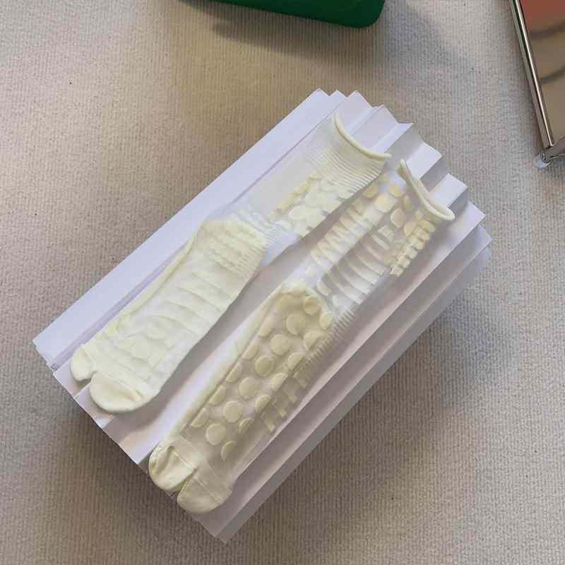 靴下 足袋ソックス レディース 二本指 ストッキング 春夏 薄手 ふくらはぎ丈 フリーサイズ 模様 おしゃれ 通気性 快適 涼しい 白 黒