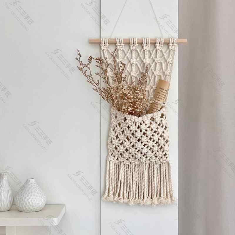 壁掛け 収納 マクラメ 編み ロープ 北欧 フリンジ ナチュラル 袋 ネット 本 ポケット タペストリー 織り 装飾 小物 シンプル おしゃれ 寝室 リビング 玄関