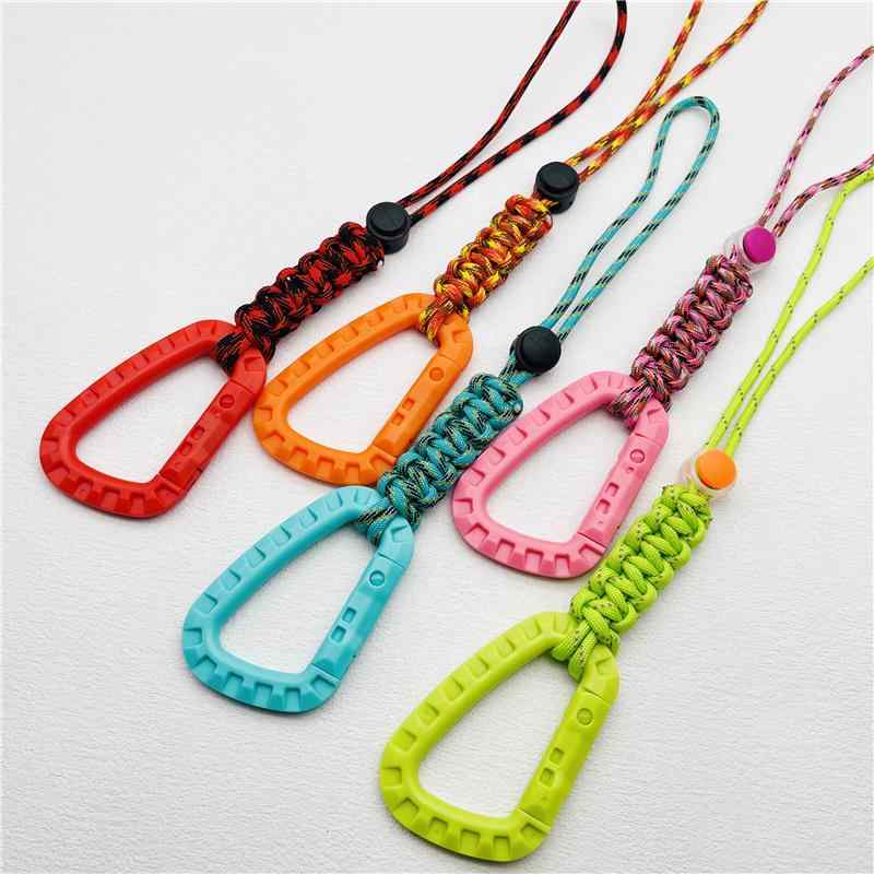 カラビナ ペットボトルホルダー オシャレ ストラップ パラコード ストッパー ポータブル リュック 吊り下げ 手首 紛失防止 アウトドア ハイキング 旅行 カラフル