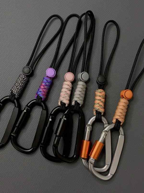 カラビナ ペットボトルホルダー オシャレ ストラップ パラコード アルミ合金 ストッパー ポータブル リュック 吊り下げ アウトドア キャンプ 旅行 カラフル 黒 グレー
