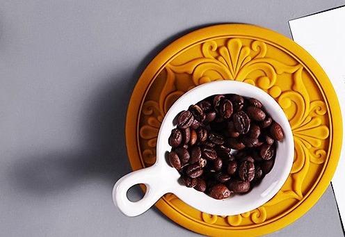 コースター おしゃれ シリコン 家庭用 キッチン用品 マット 軽量 断熱 火傷防止 高温耐性 耐摩耗性 滑り止め 柔らかい お手入れ簡単 小さめ レトロ ラウンド 花