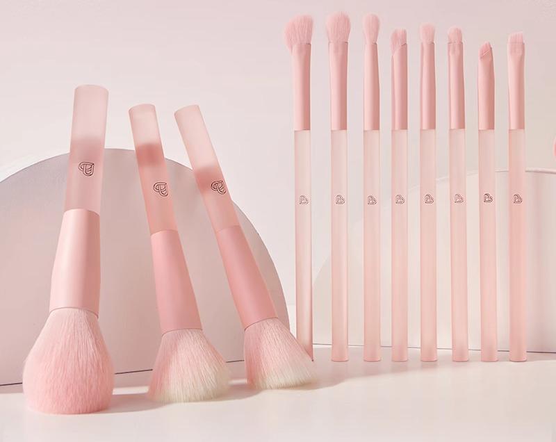 メイクブラシセット 毛ふわふわ かわいい ケース付き ポーチ アイシャドウ ルースパウダー 柔らかい ポイント フェイスパウダー チーク ピンク