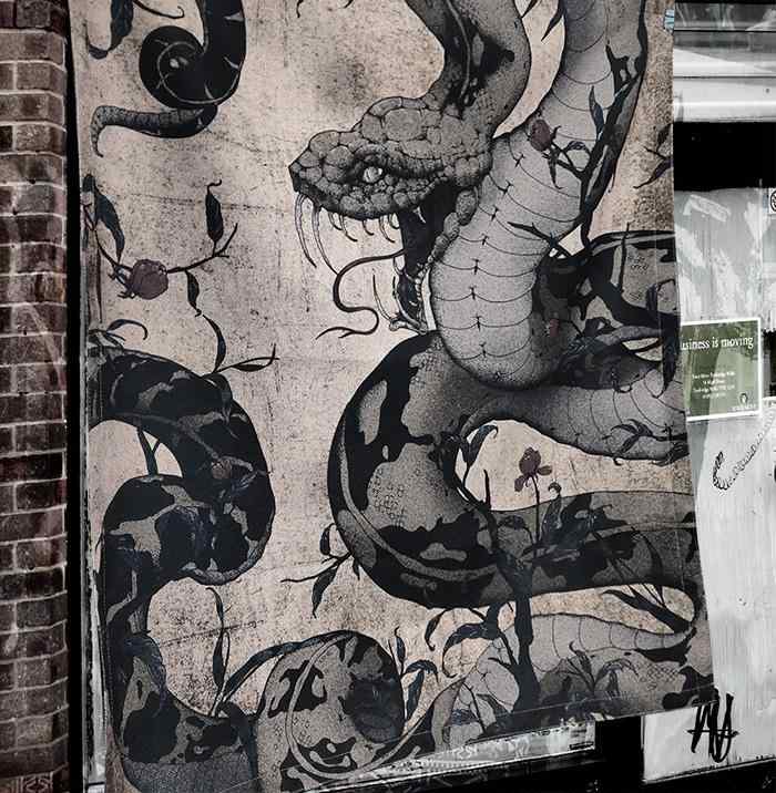 壁掛け インテリア 雑貨 装飾 吊り下げ 布 蛇 スネーク 牙 フラワー 墨画風 コットンリネン クール かっこいい ブラック ホワイト