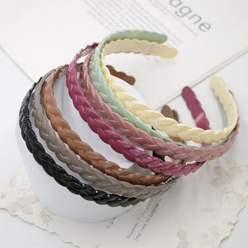 カチューシャ ヘアバンド 髪飾り アクセサリー 普段使い 旅行 お呼ばれ 歯付き 光沢 お手入れ簡単 シン..