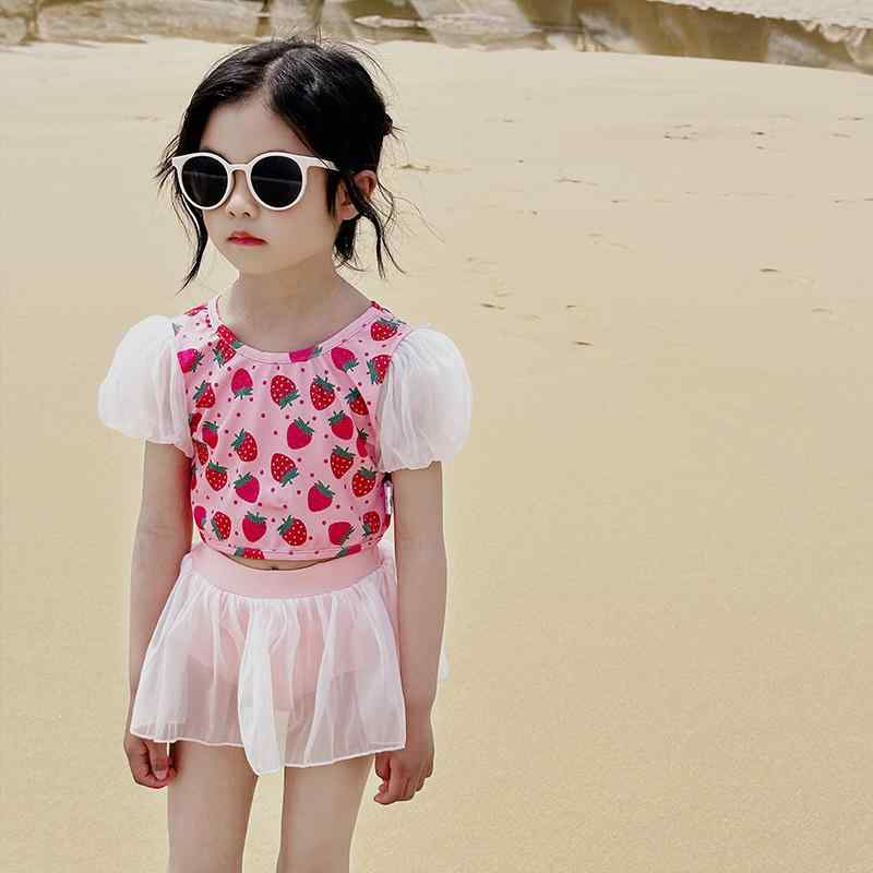 キッズ 水着 女の子 セパレート かわいい 海 プール 川 水遊び 子供 半袖 パフスリーブ イチゴ 柄 ラメ レース スカート キャップ 付き ピンク