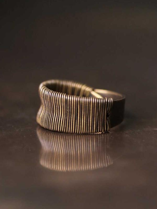 リング 指輪 アクセサリー ユニセックス アンティーク調 つや消し 真鍮 装飾 クラフト 小物 個性的 カジュアル スタイリッシュ おしゃれ