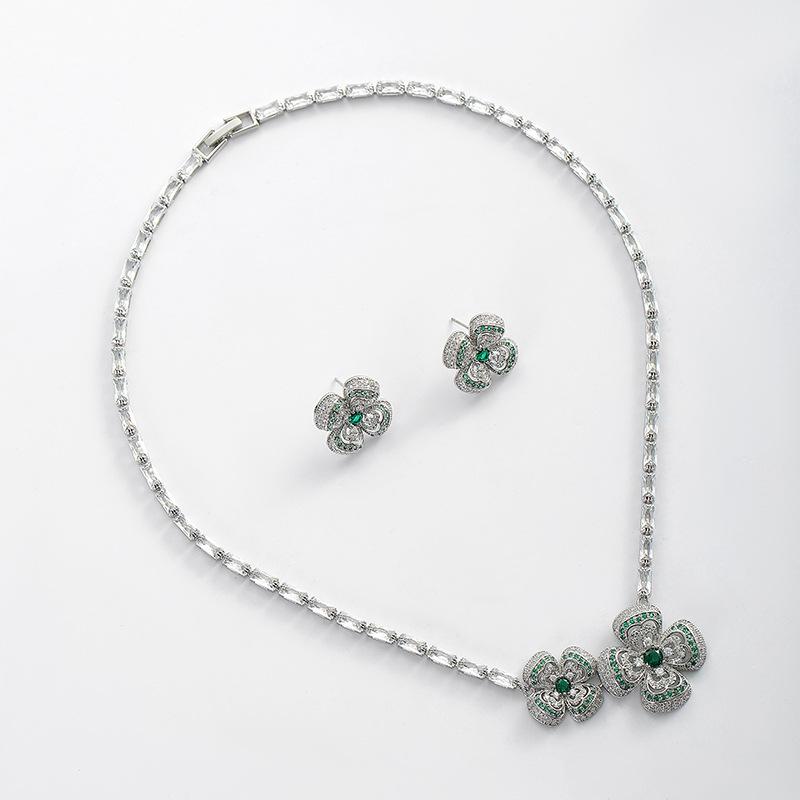 アクセサリー ネックレス ピアス レディース 装飾 キラキラ ジルコニア パヴェ イブニングドレス ウェディング パーティー 誕生日 記念日 プレゼント ゴージャス エレガント 緑 白 赤 花