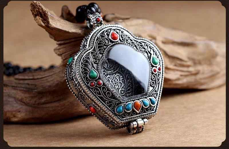 ネックレス ペンダント 大きめ レトロ エスニック 開閉式 ボックス 仏教 ニッチ 民族 透明 おしゃれ ゴ..