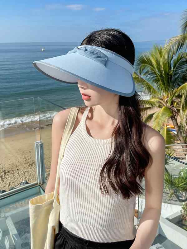 サンバイザー レディース UVカット つば広 日よけ 帽子 夏 顔 屋外 ブラック アイボリー ブルー あご紐 リボン 旅行 レジャー エレガント