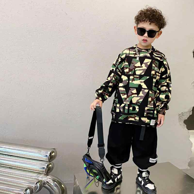 キッズ 長袖 トレーナー スウェット 男の子 ジュニア 迷彩 春秋 コットン トップス 服 ラウンドネック プルオーバー 柔らかい 通気性 快適 ゆったり オーバーサイズ おしゃれ かっこいい カジュアル ストリート アメカジ 英字