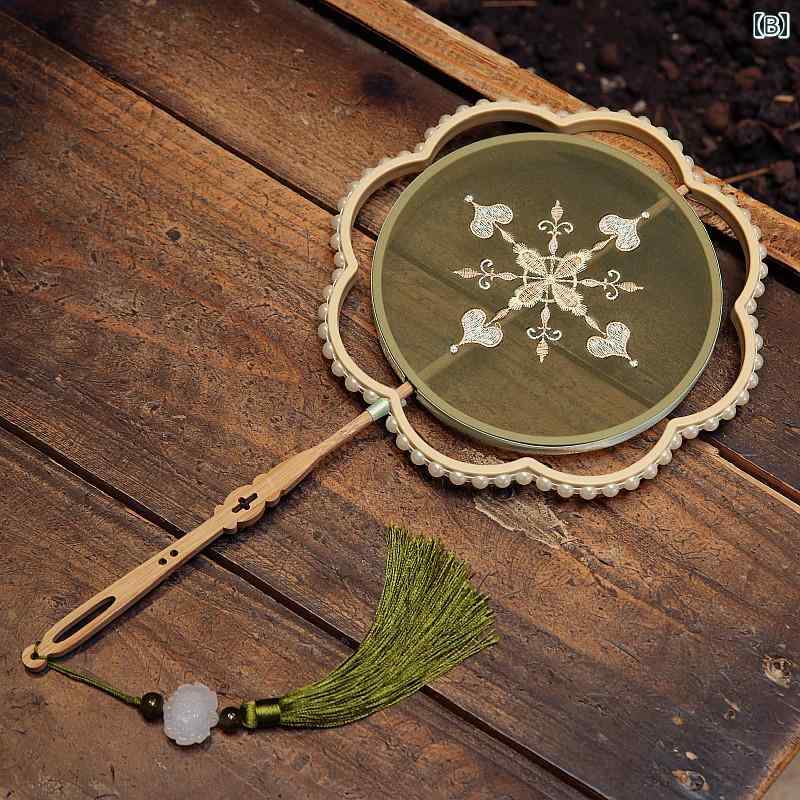 フロントップ楽天市場店の団扇 刺繍 アンティーク 中国風 レトロ 竹 扇子 梅の花 二層 ウサギ 半透明 衣装 ラウンド ピンク グリーン タッセル 夏 撮影 小道具｜アングル3