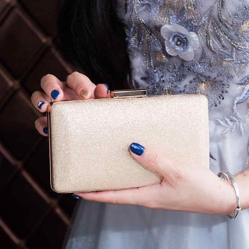 クラッチバッグ 結婚式 レディース お呼ばれ キャバ パーティー ドレス に 合う 華やか クラシック 光沢 女性 多用途 チェーン 小さめ