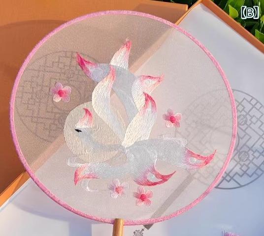 中国 うちわ 刺繍 両面 丸型 子供 レトロ タッセル付 中華風 小物 踊り 納涼グッズ 花火大会 コスプレ 透け感 九尾 ピンク 赤 3