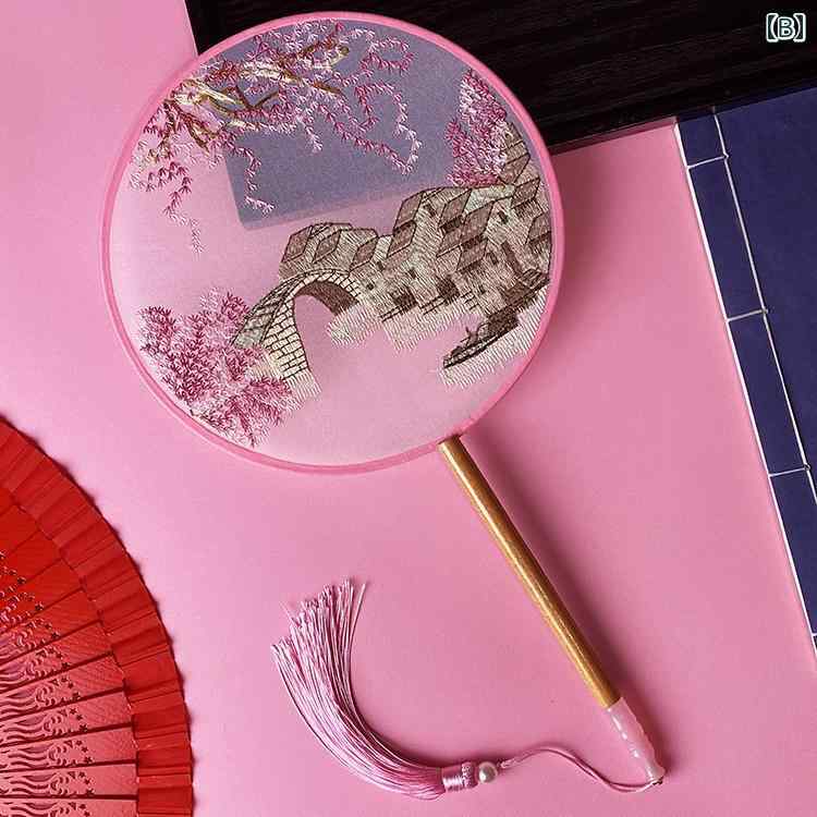 中国 うちわ 刺繍 八弁 丸型 アンティーク タッセル 宮廷 漢服飾り 中華風 小物 舞踊 納涼グッズ 花火大会 コスプレ おしゃれ 透け感 花 うさぎ 蝶 ピンク 2