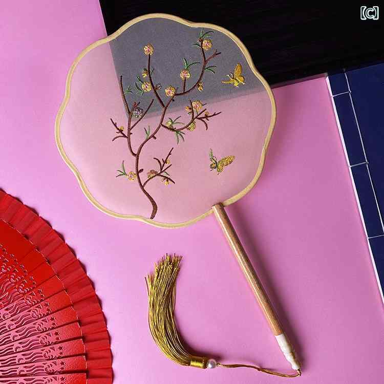 中国 うちわ 刺繍 八弁 丸型 アンティーク タッセル 宮廷 漢服飾り 中華風 小物 舞踊 納涼グッズ 花火大会 コスプレ おしゃれ 透け感 花 うさぎ 蝶 ピンク 3