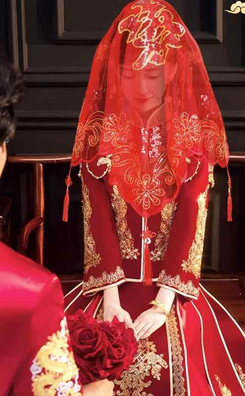 ベール ブライダル おしゃれ チャイナ風 柔らかい 通気性 快適 レース 中国結び タッセル スパンコール ヘッドアクセサリー 結婚式 お祭り レトロ 目立つ 派手 赤