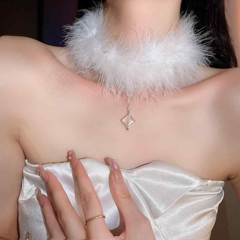 チョーカー レディース 首 クリスマス ハロウィン コスプレ 簡単 大人 韓国 レトロ フェザー ふわふわ セクシー 鎖骨 チェーン 白 黒
