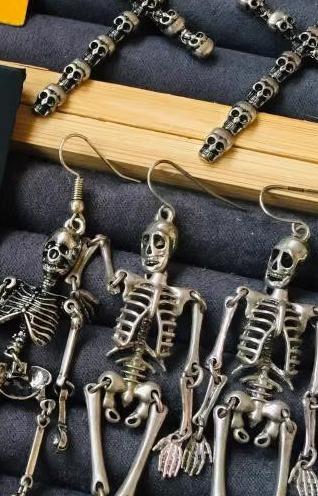 ハロウィン ピアス レディース メンズ アクセサリー 装飾品 イベント パーティー コスプレ 両耳 レトロ ユニーク ホラー スケルトン クロス 黄色