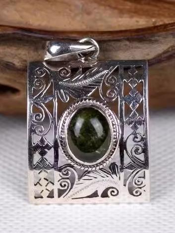 ペンダントトップ ネパールチベット風 アンティーク調 彫刻 伝統的 ネックレス アクセサリー 装飾 キラ..