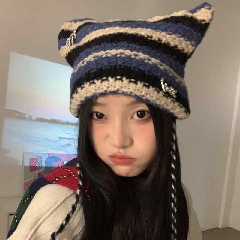 帽子 レディース 冬用 小悪魔 ストライプ ニット ウール 猫 耳あて かわいい 韓国 普段使い デート 紐付き 防寒 暖かい 厚手 黒 グレー 茶 ポンポン