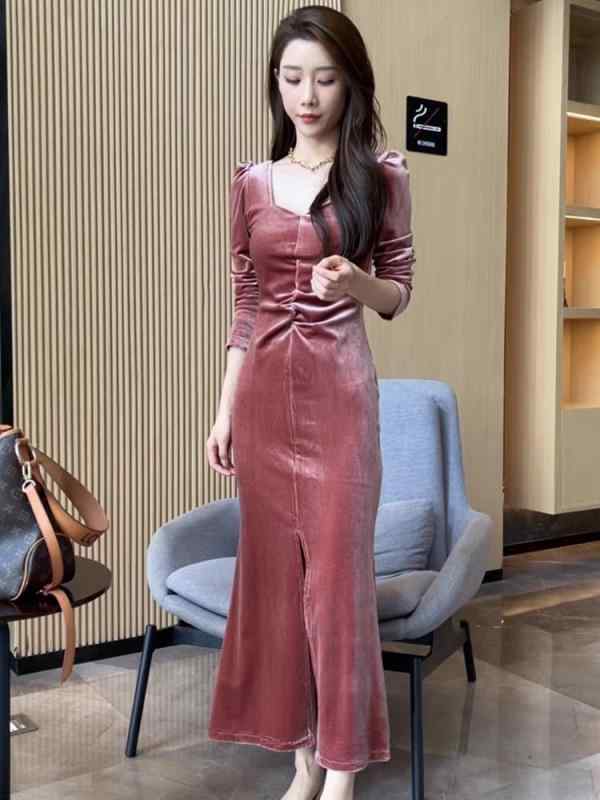 サイズ: S.M.L.XL.2XL 柄: 無地 スタイル: 韓国 襟型: スクエアネック ウエストタイプ: ウエストシェイプ 開閉方法: ファスナー カラー: ピンク.ブラック.ワインレッド.グレー 袖タイプ: 長袖 セット内容: 単品 スカートタイプ: Hライン 袖丈: 長袖 スカート丈: ミディ丈 デザイン: タイトスカート シルエット: Hライン