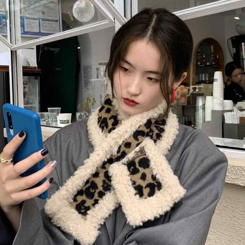 マフラー レディース ヒョウ 柄 甘め かわいい ふわふわ ボア 秋冬 韓国 暖かい 防寒 厚手 柔らかい 細め ショート 差し込み 普段使い 旅行