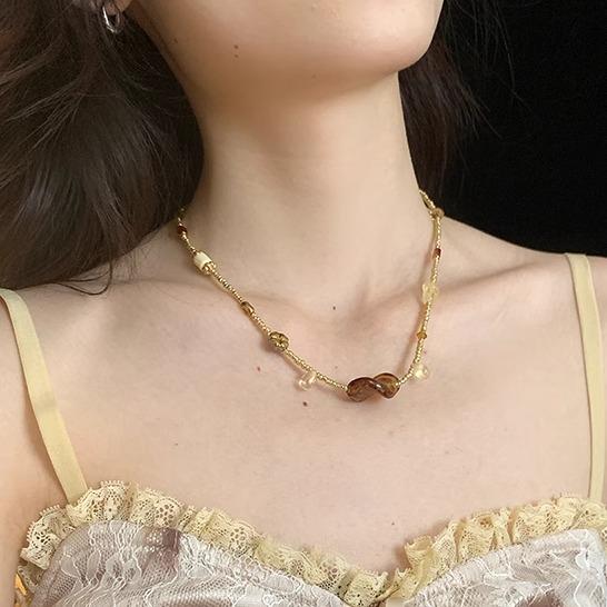ネックレス レディース 大人 おしゃれ シンプル アクセサリー ペンダント 金箔 ビーズ 不規則 短め 鎖骨 延長 チェーン アジャスター 調整可能 普段使い レトロ ラグジュアリー お出かけ 結婚式 お呼ばれ プレゼント 茶 ゴールド