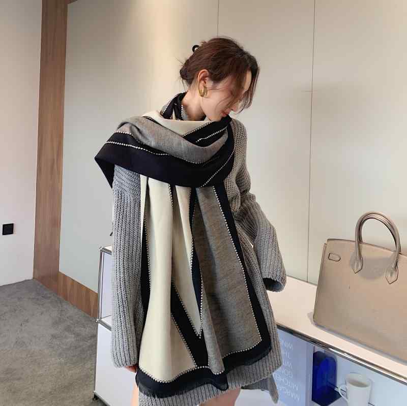 For Women - レディース ショール 秋冬 幾何学模様 厚手 軽量 大判 保温 防寒 暖かい 柔らかい モノトーン 黒 白 茶色 マフラー おしゃれ 普段使い アルファベット