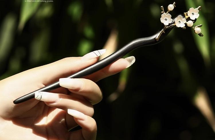 かんざし 一本 シンプル アクセサリー 髪飾り ヘアアレンジ 黒檀 梅 花 モダン 木製 レディース 和装小物 普段使い 入学式 ギフト