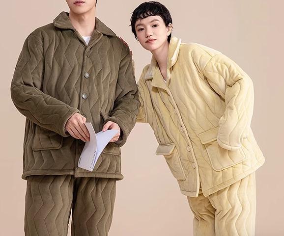Rakuten - パジャマ 秋冬 レディース メンズ カップル用 暖かい 厚手 三層構造 中綿 キルティング ルームウェア 上下セット 静電気防止 前開き ボタン ウエストゴム 大きいサイズ 黄 グレー 紫