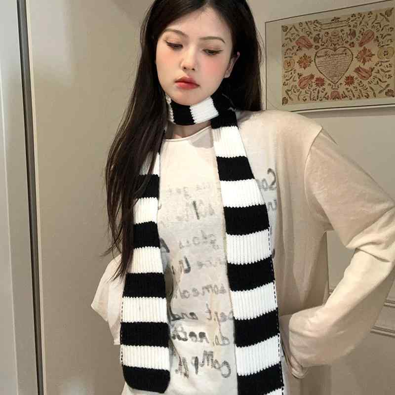 マフラー レディース 黒 白 ストライプ 秋冬 ニット ソフト 暖かい 手洗い可 カジュアル シンプル おしゃれ モノトーン プレゼント 誕生日 クリスマス